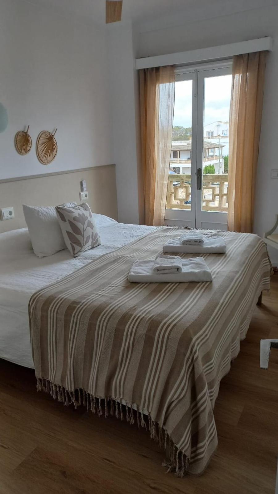 Apartamentos Can Salas Cala Figuera  Exteriör bild